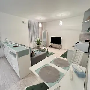  Apartment Free Parking In Garage Karolina Plazza, New Cosy With Need